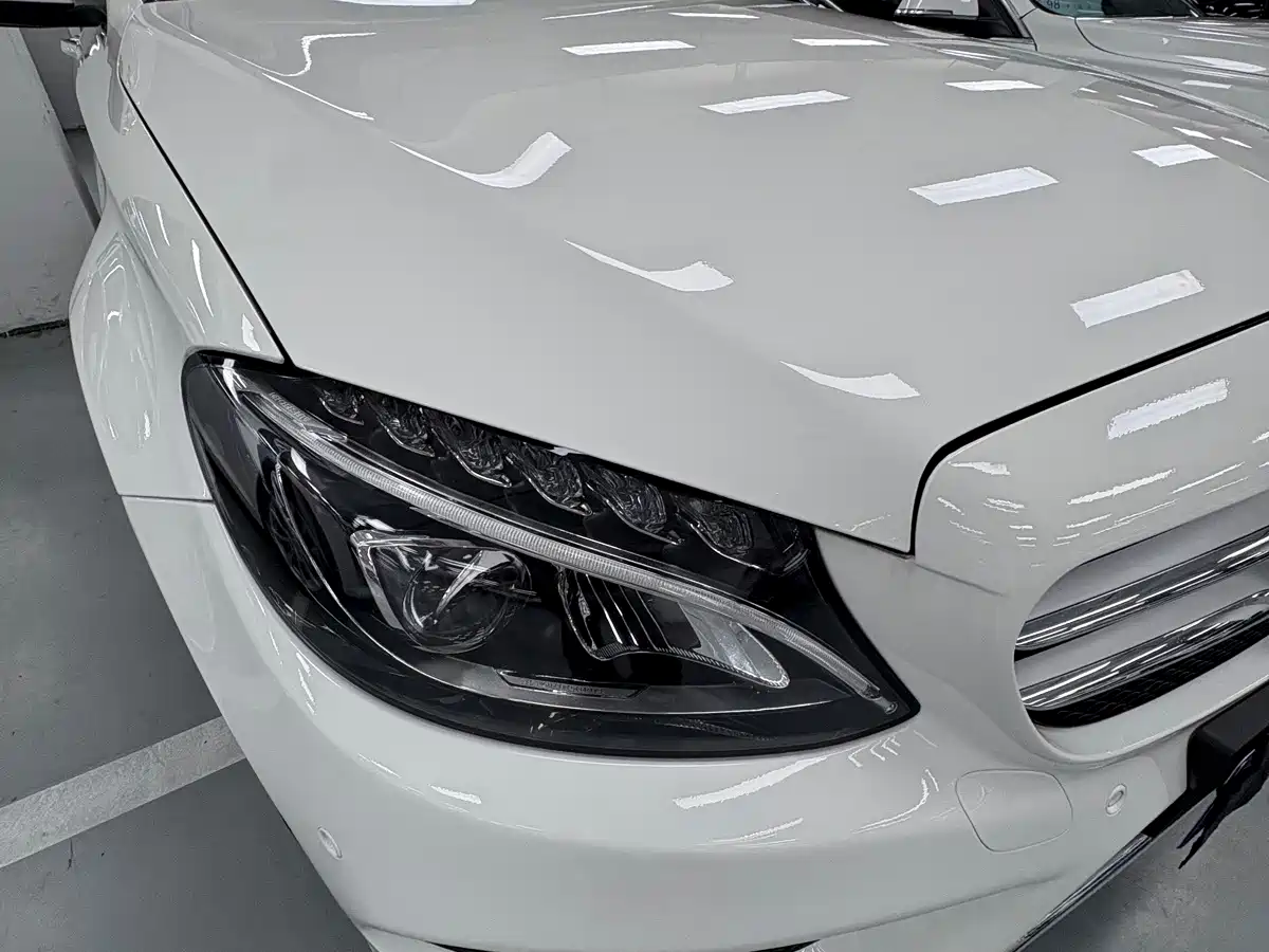 Photo 4 - Mercedes-Benz C-Class