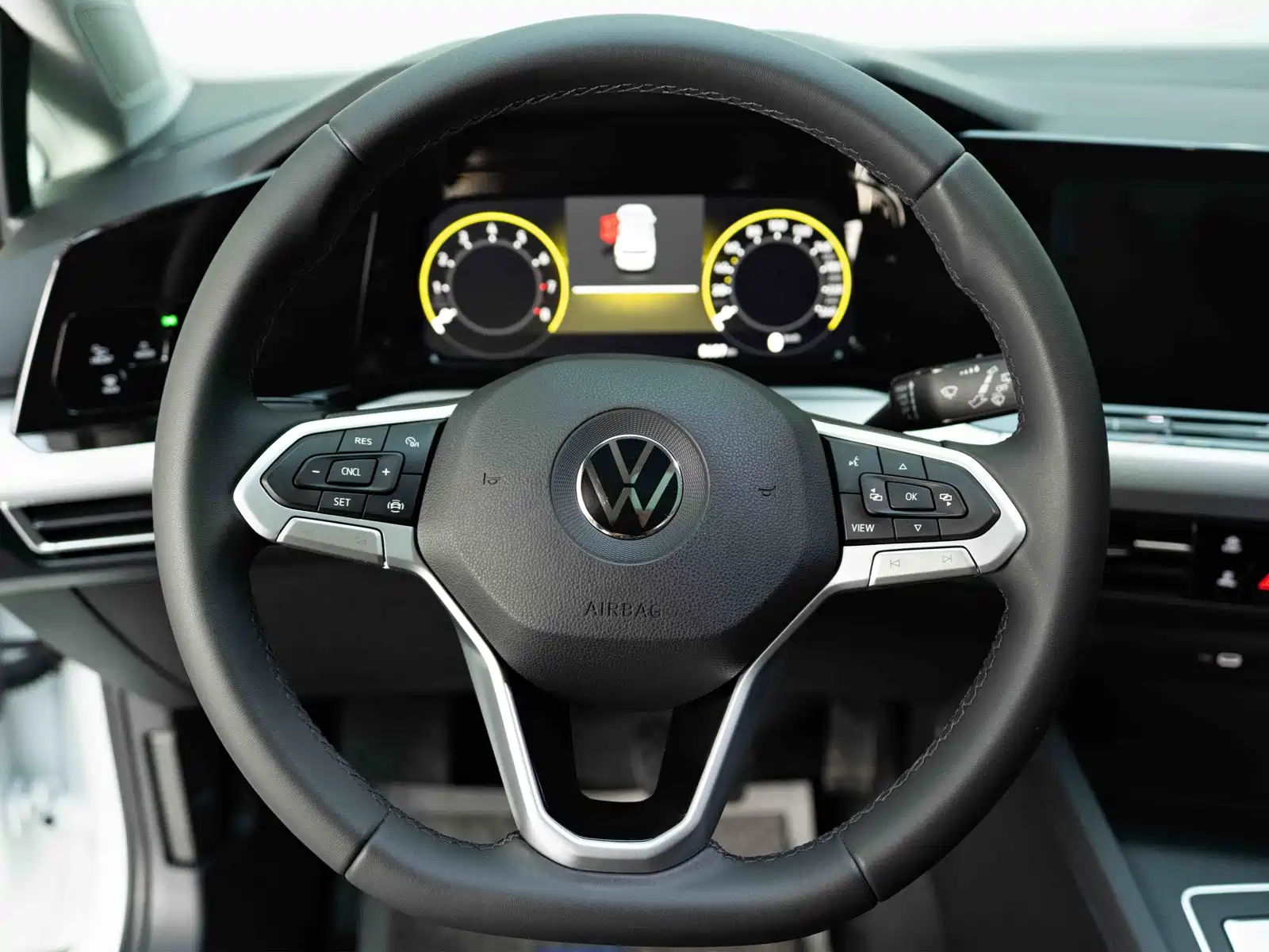 Фото 13 - Volkswagen Golf