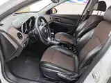 Фото 8 - Chevrolet Cruze