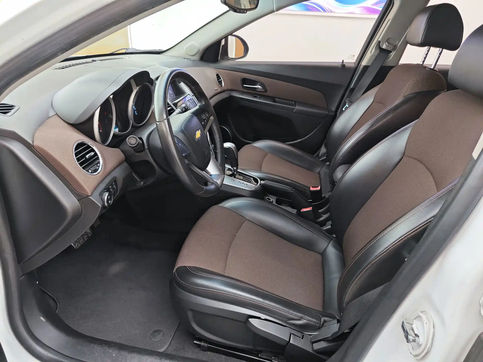 Фото 8 - Chevrolet Cruze