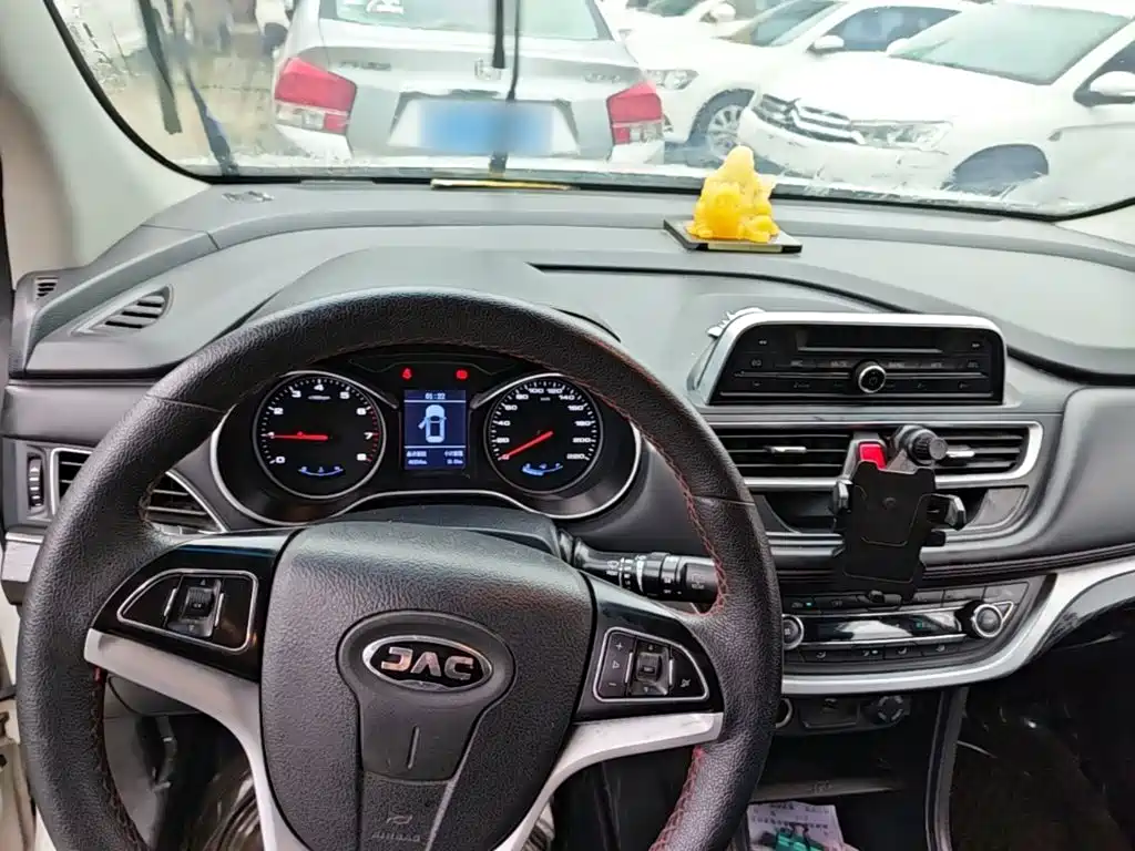Фото 10 - JAC Refine S3