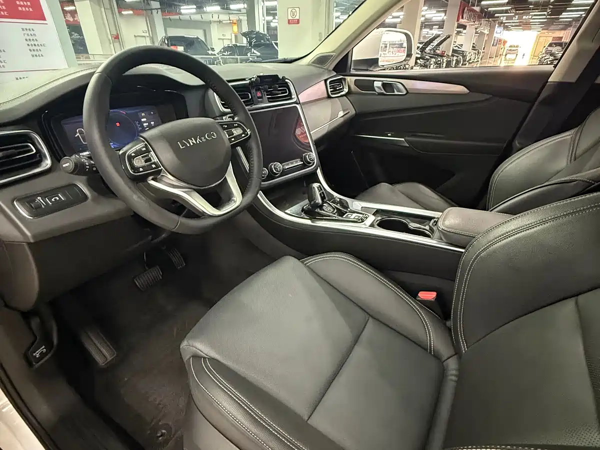 Lynk & Co 01 2019 2.0T 2WD Pro Edition China V фото 4