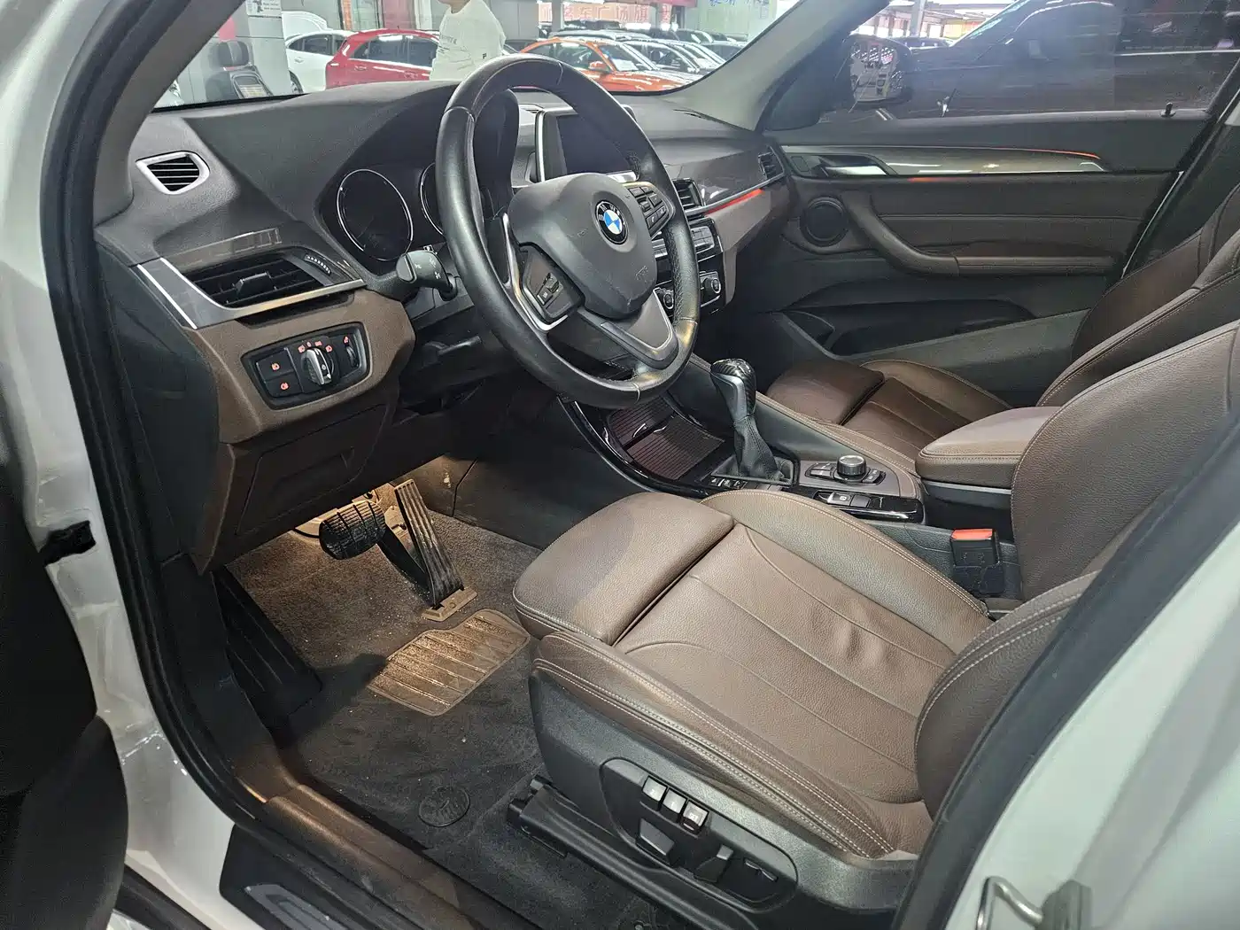 BMW X1 2018 sDrive18Li Premium Model фото 4