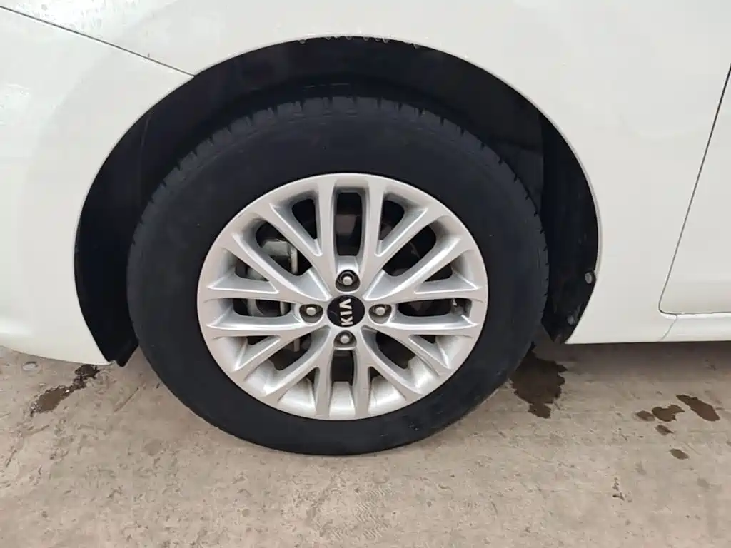 Kia K2 2018 2017 Sedan 1.4L MT 15th Anniversary Special Edition GLS