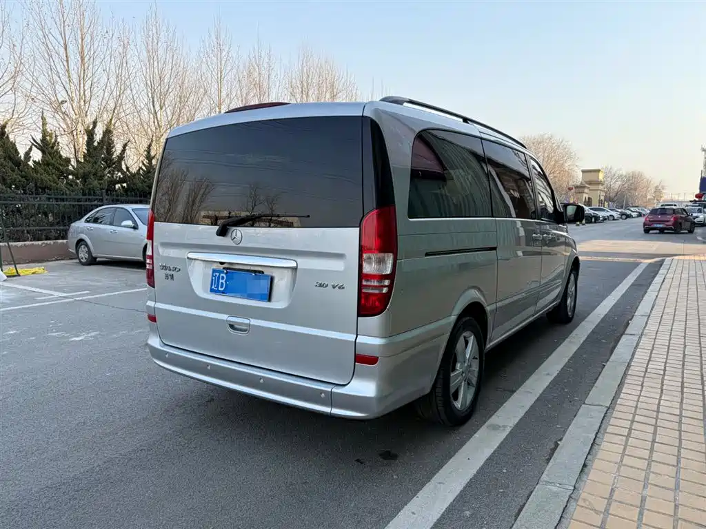 Mercedes-Benz Viano 2013 Model 3.0L Navigation Edition фото 13