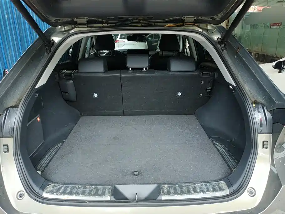 Toyota Lingfang HARRIER 2022 Hybrid 2.5L CVT 4WD Flagship Edition фото 4
