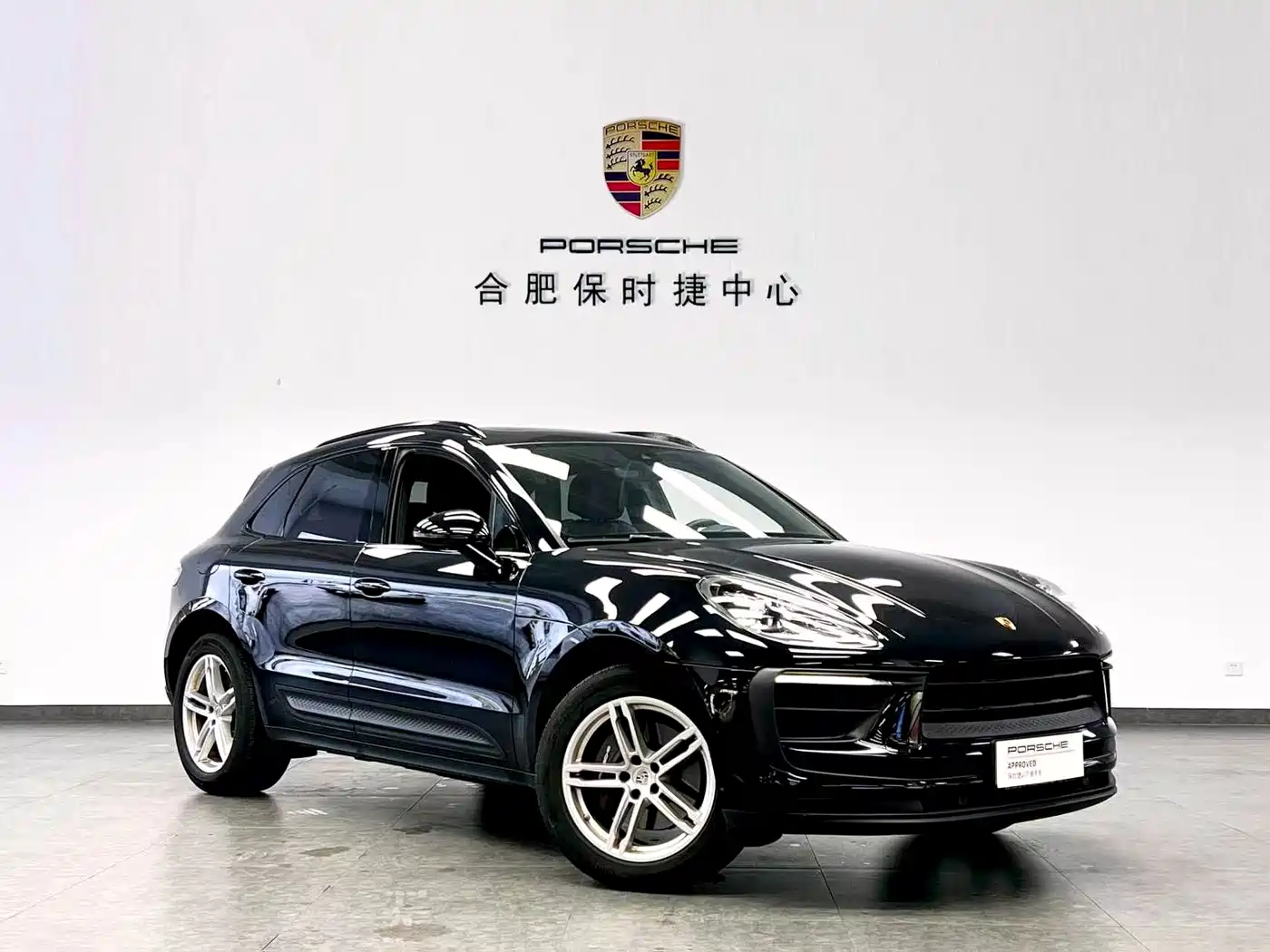 PORSCHE MACAN