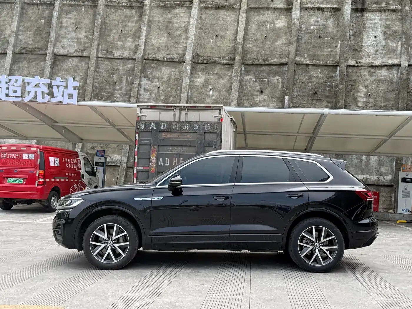 Volkswagen Touareg 2019 3.0TSI Sharp Edge Edition China VI фото 9