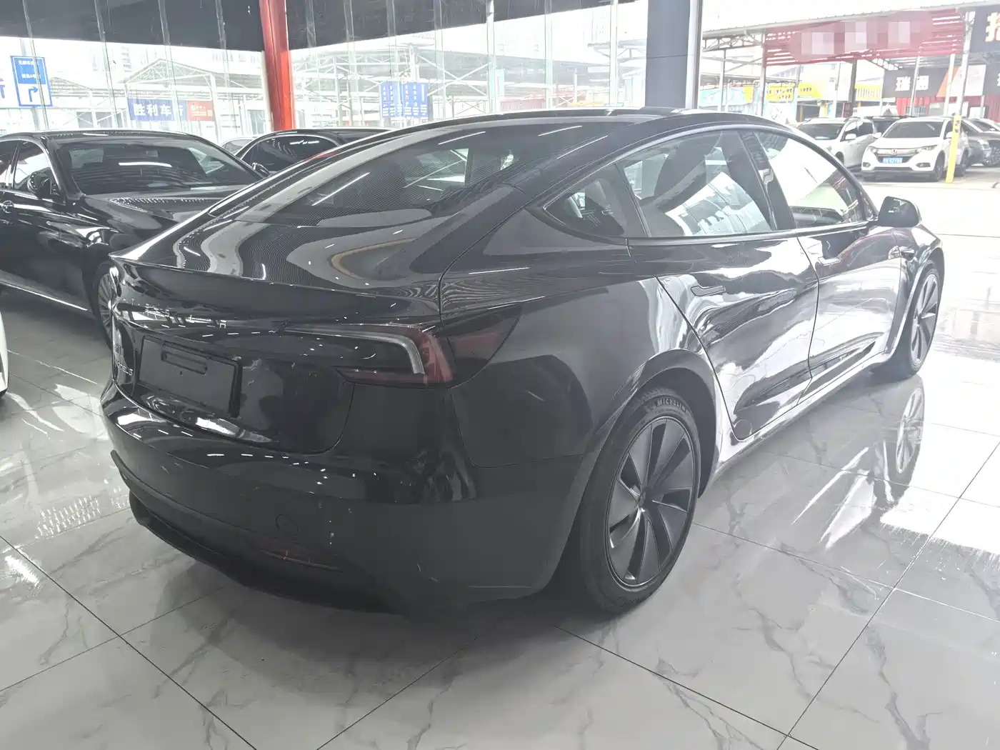 TESLA MODEL 3