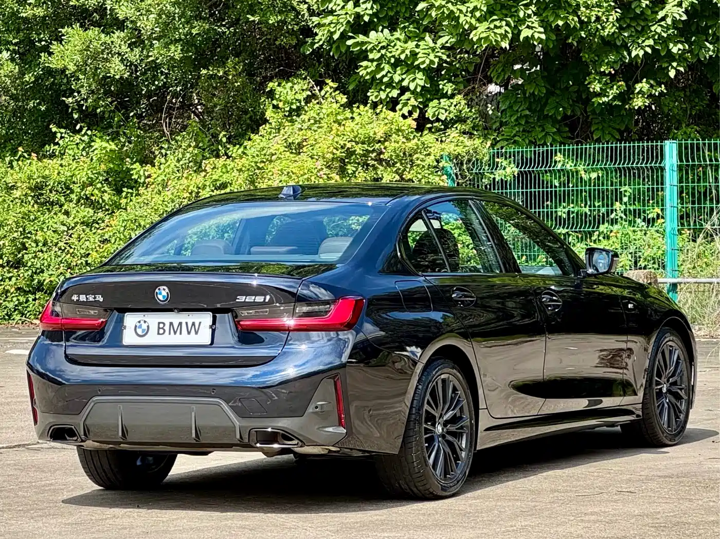 BMW 3 Series 2023 325i M Sport Black Night Package фото 22