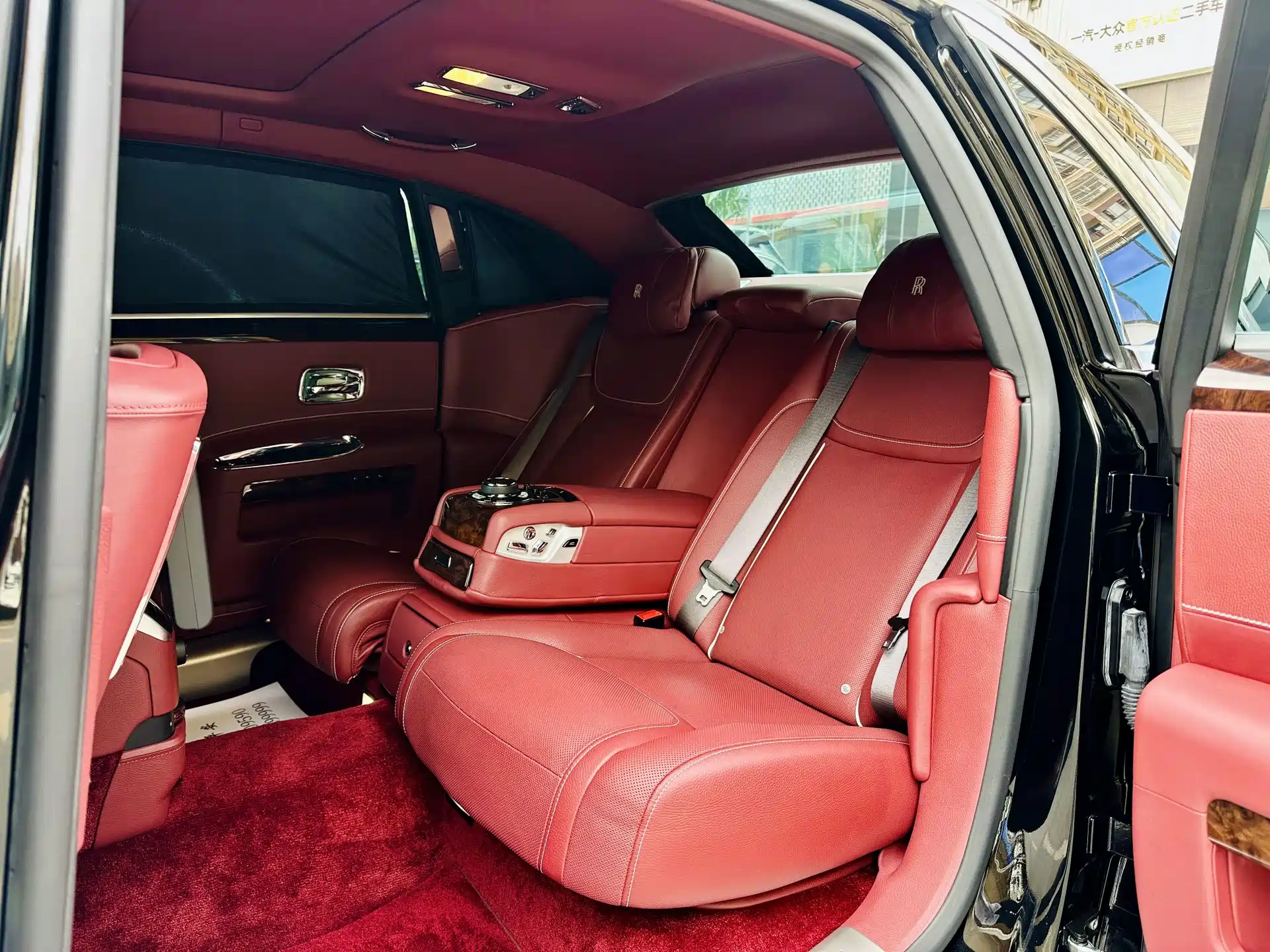 Фото 10 - Rolls-Royce Ghost