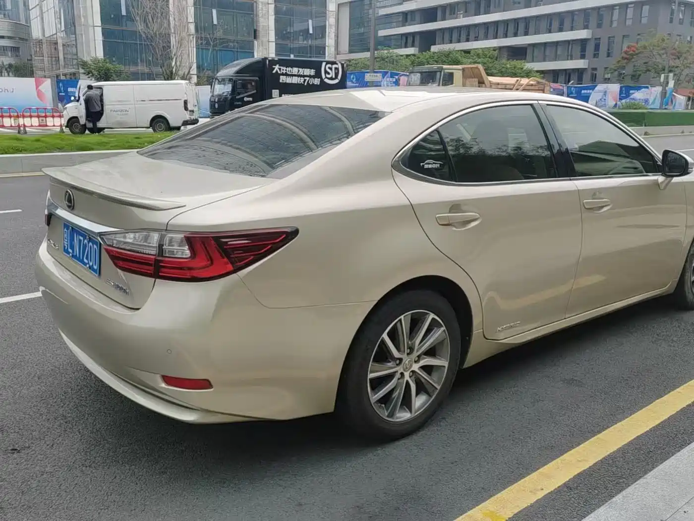 Lexus ES 2015 300h Comfort Edition фото 7