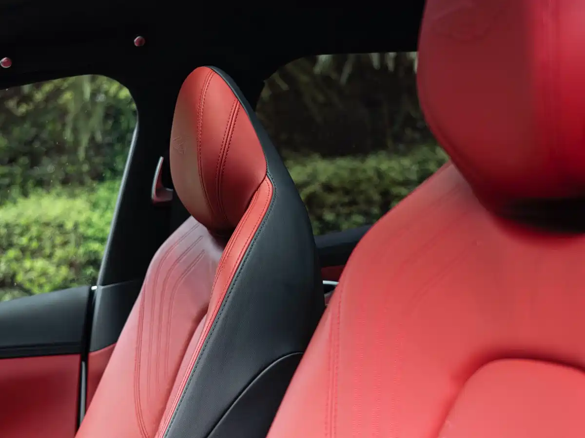 Aston Martin DBX 2023 2024 4.0T V8