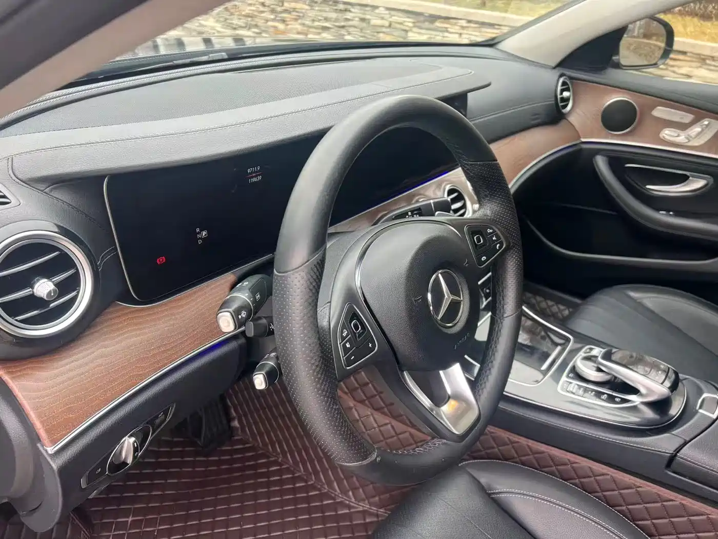 Mercedes-Benz E-Class 2017 E 300 L Luxury фото 10