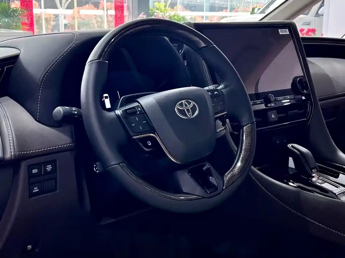 Toyota Alphard 2024 Hybrid 2.5L Ultimate Enjoyment Edition фото 4