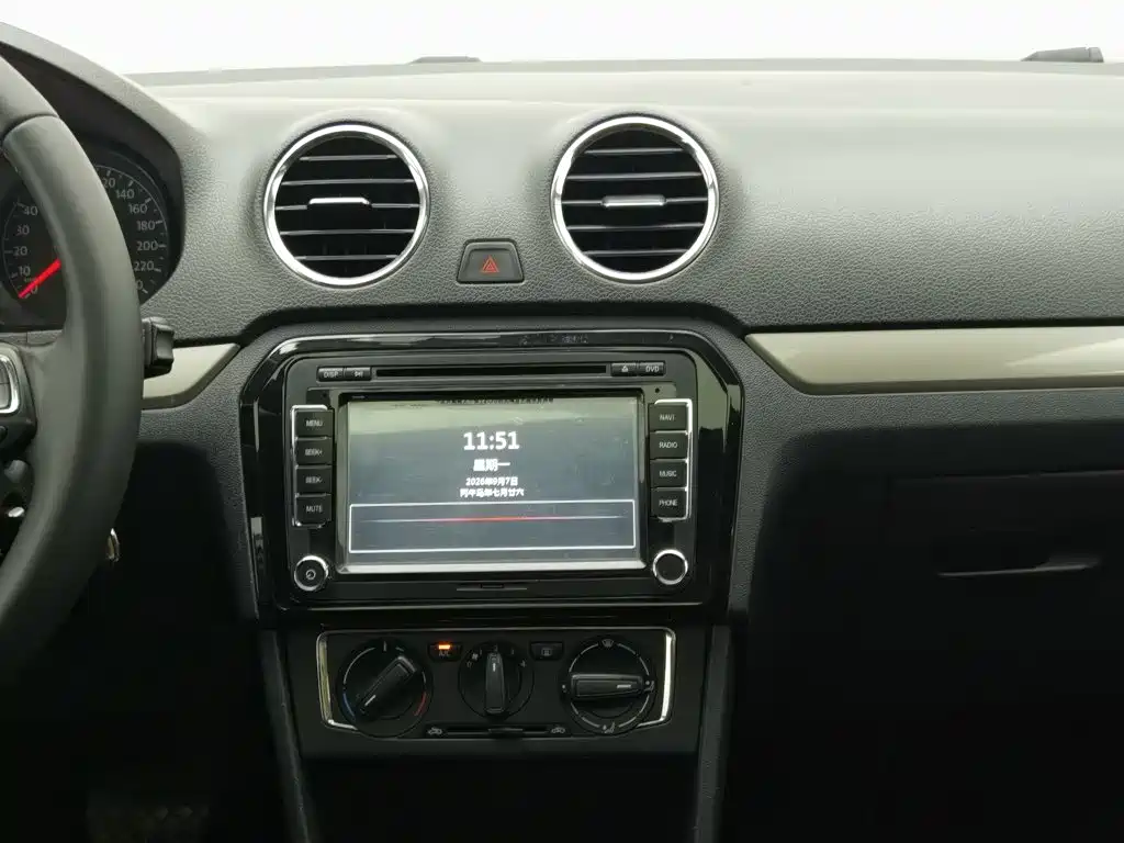 Photo 12 - Volkswagen Jetta