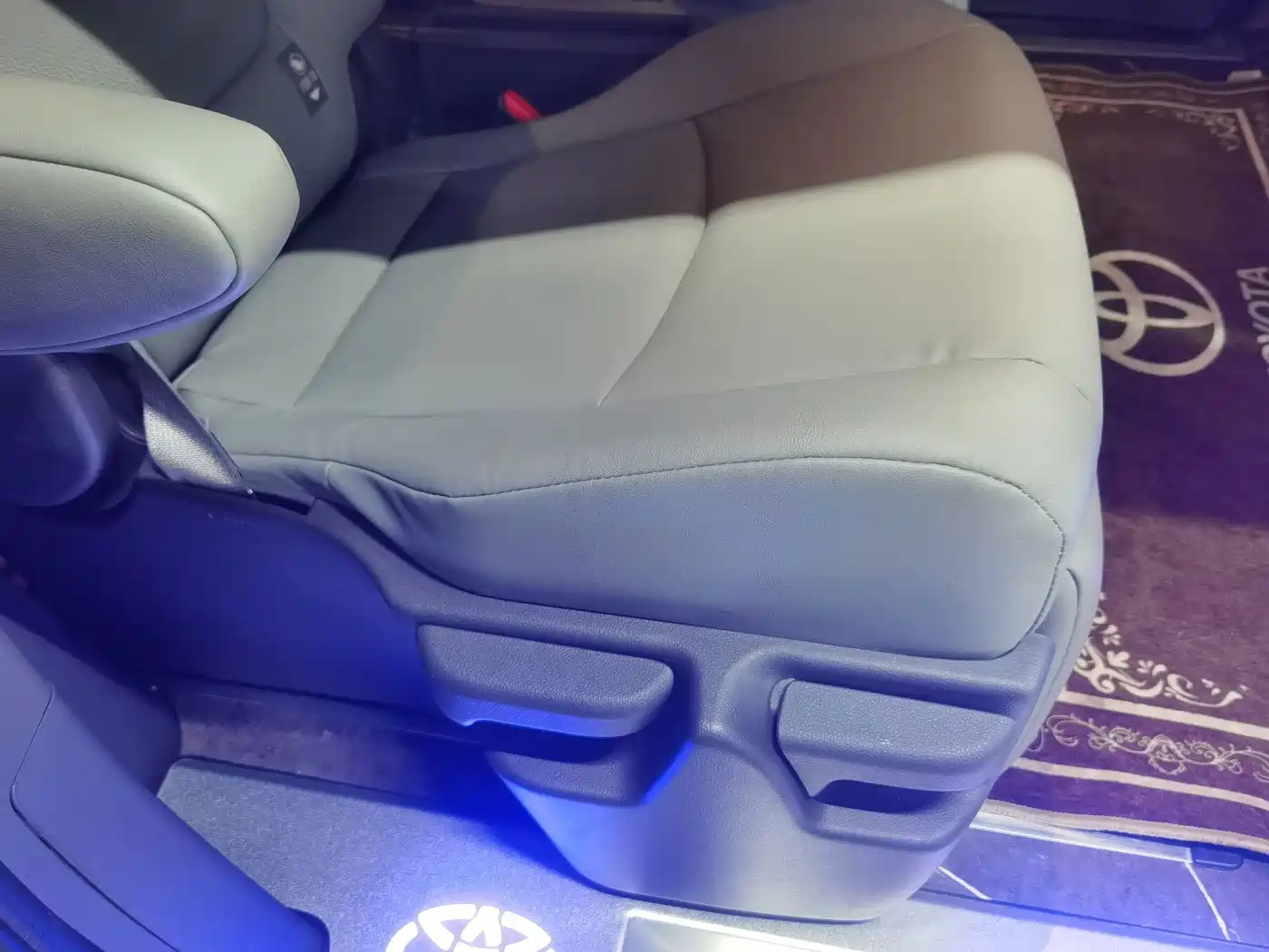 Toyota Granvia 2025 2024 2.5L Hybrid Comfort
