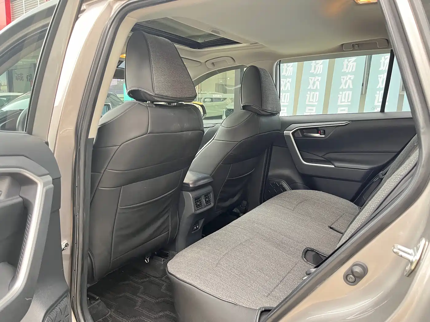 Toyota RAV4 Rongfang 2020 2.0L CVT 2WD Trend Edition фото 9