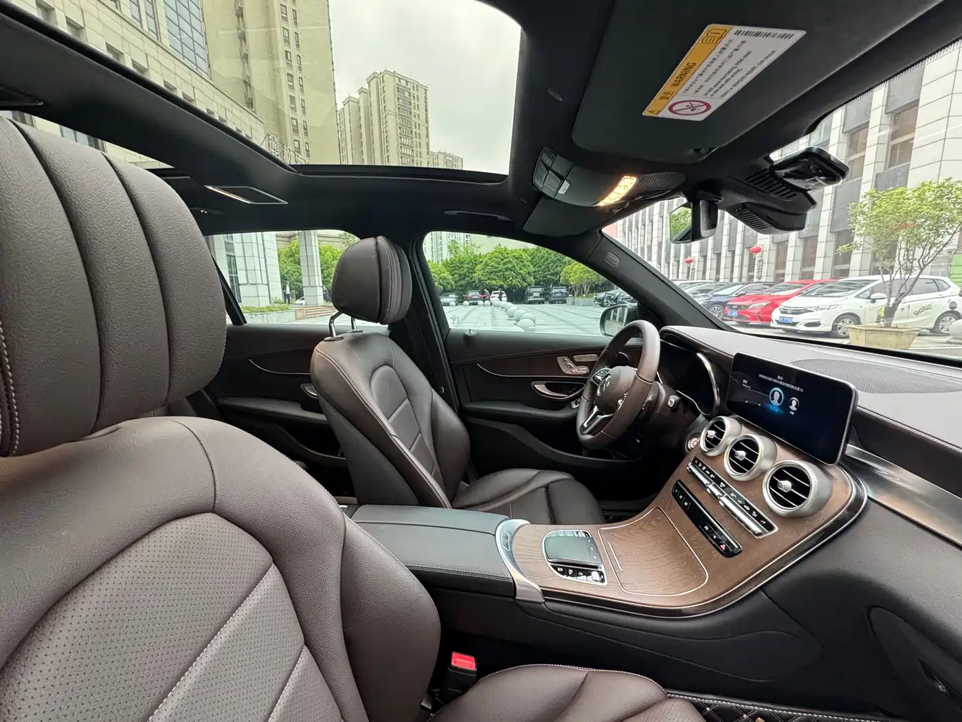 Mercedes-Benz GLC 2022 Facelift GLC 300 L 4MATIC Dynamic Collector's Edition фото 24