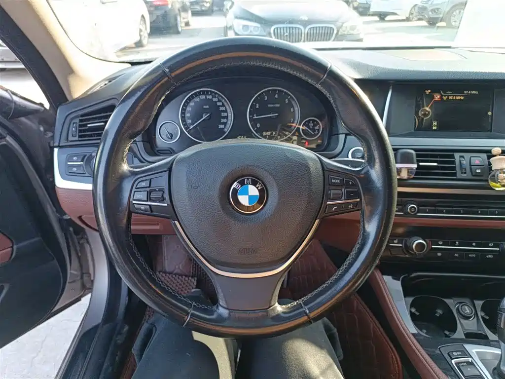BMW 5 Series 2017 520Li Classic Edition фото 11