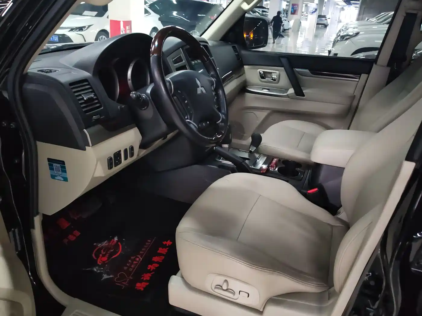 Mitsubishi Pajero (Import) 2020 3.0L Automatic Premium Edition фото 6