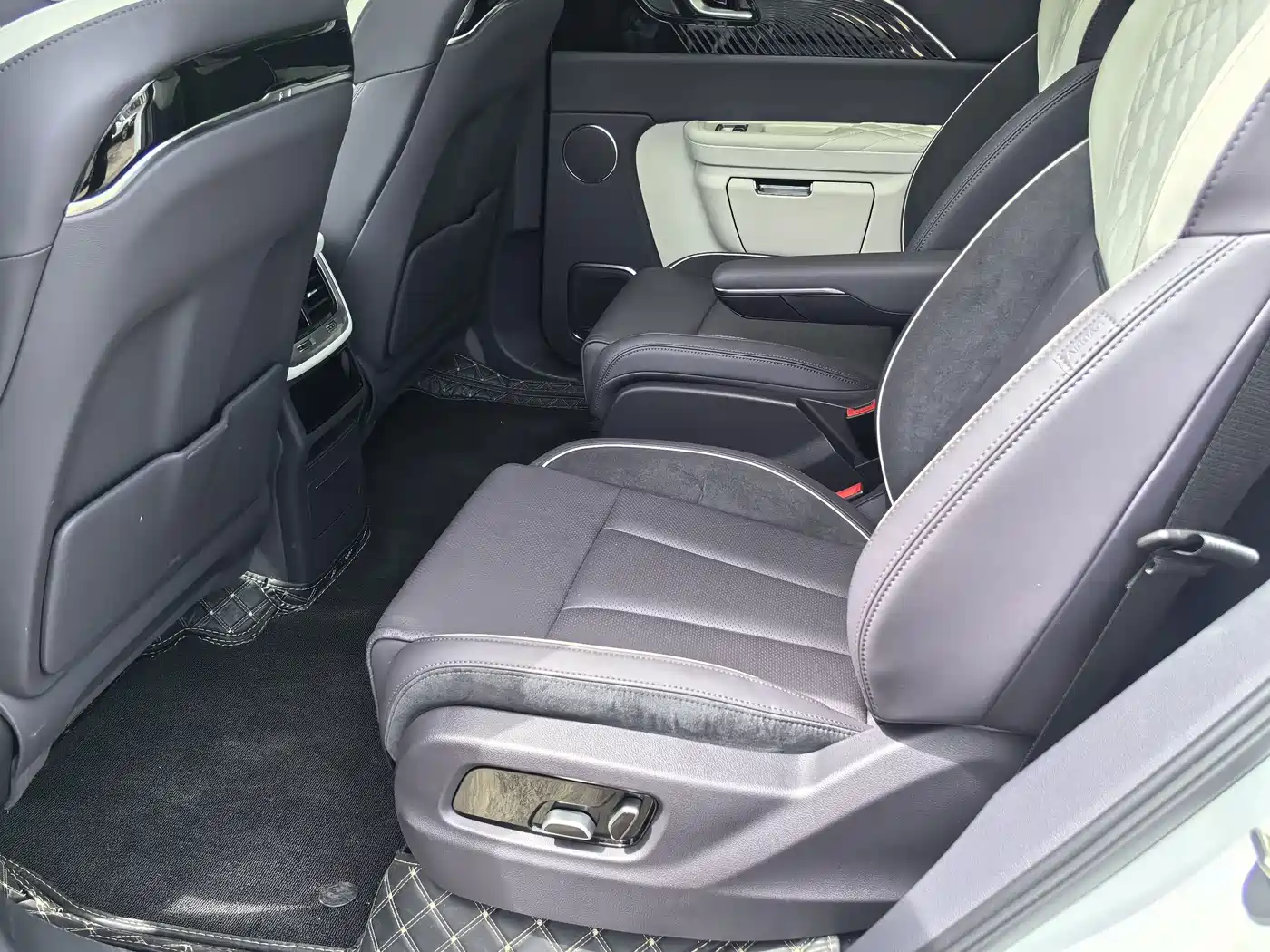 Фото 6 - Hongqi E-HS9