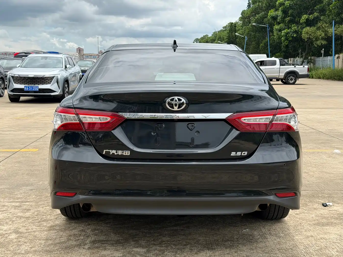 Фото 8 - Toyota Camry