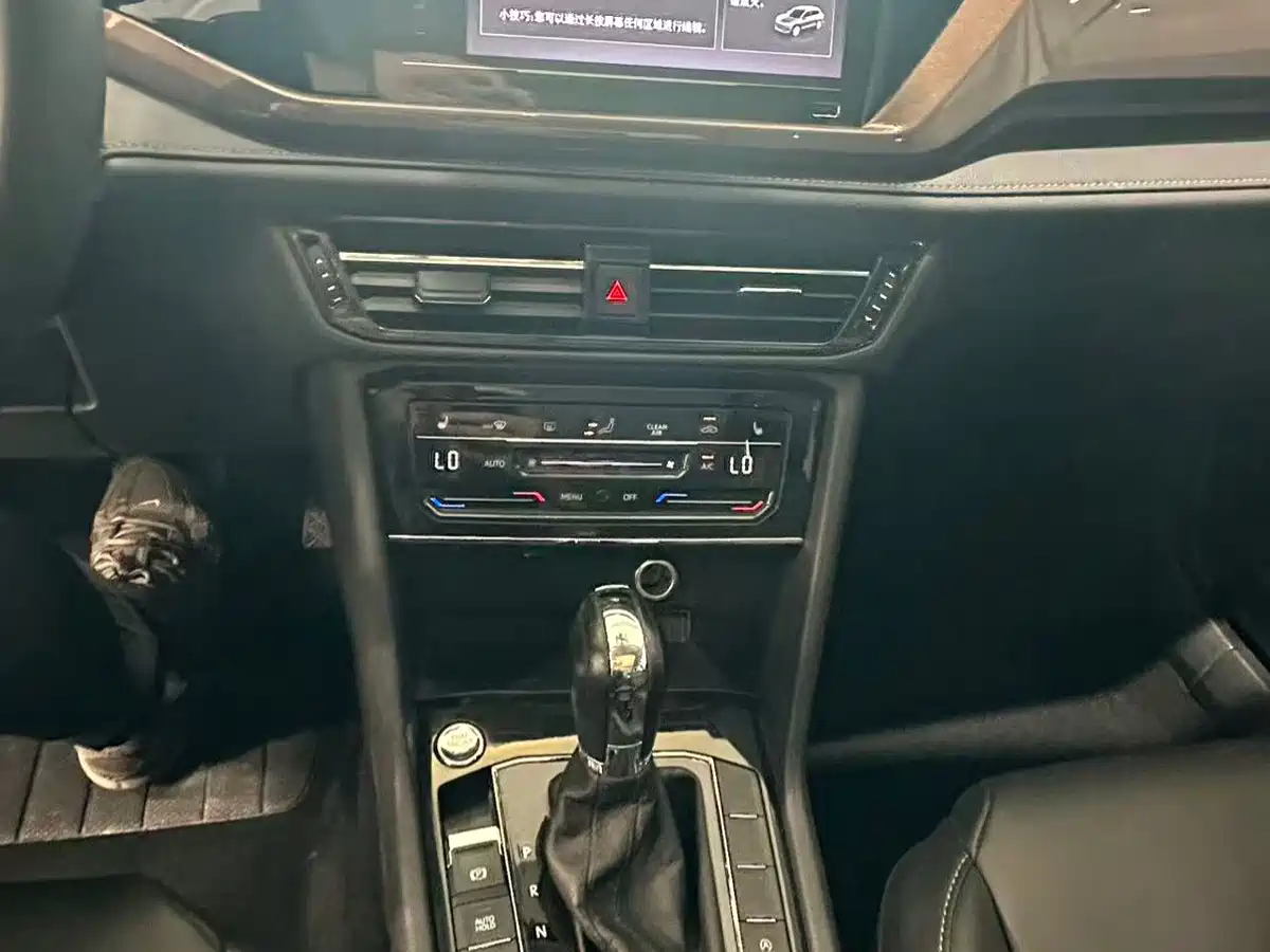 Volkswagen Tharu 2022 280TSI FWD Luxury Edition фото 12