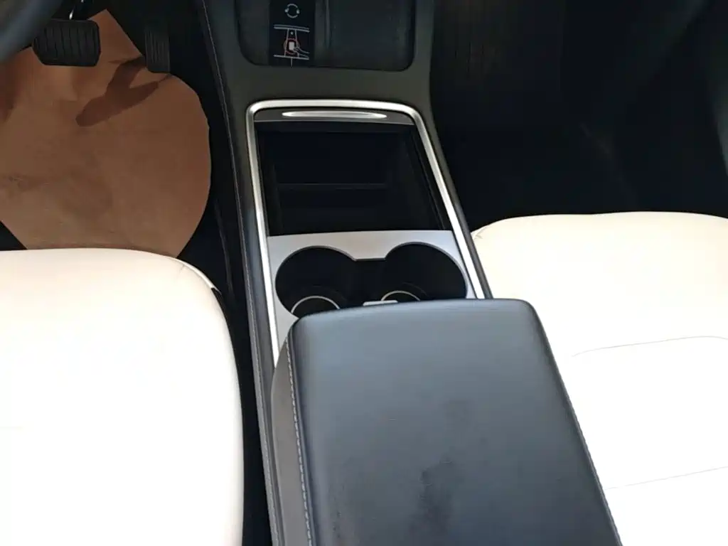 Фото 14 - Tesla Model Y