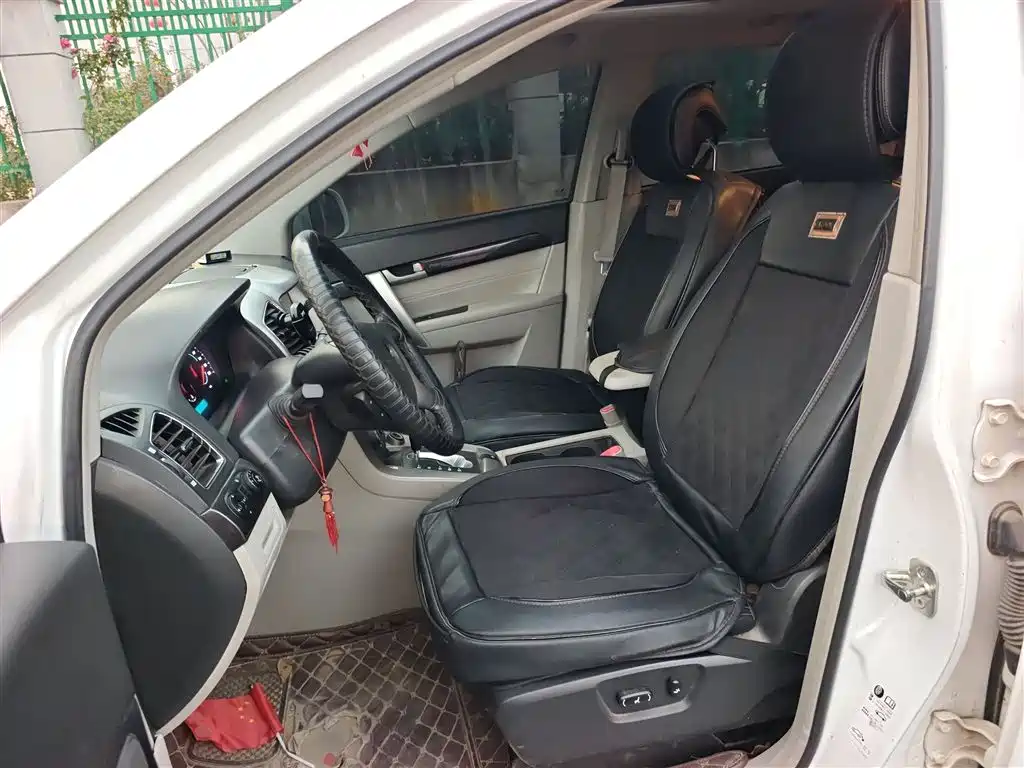 Chevrolet Captiva 2014 2.4L 2WD Urban 5-seater фото 15