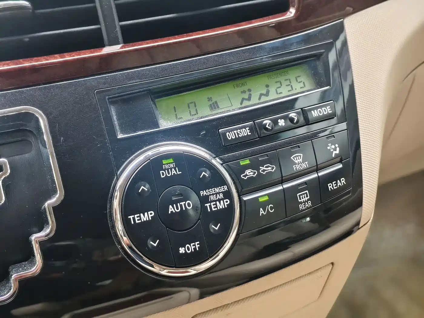 Toyota Previa 2015 2012 2.4L 7-Seater Luxury Edition