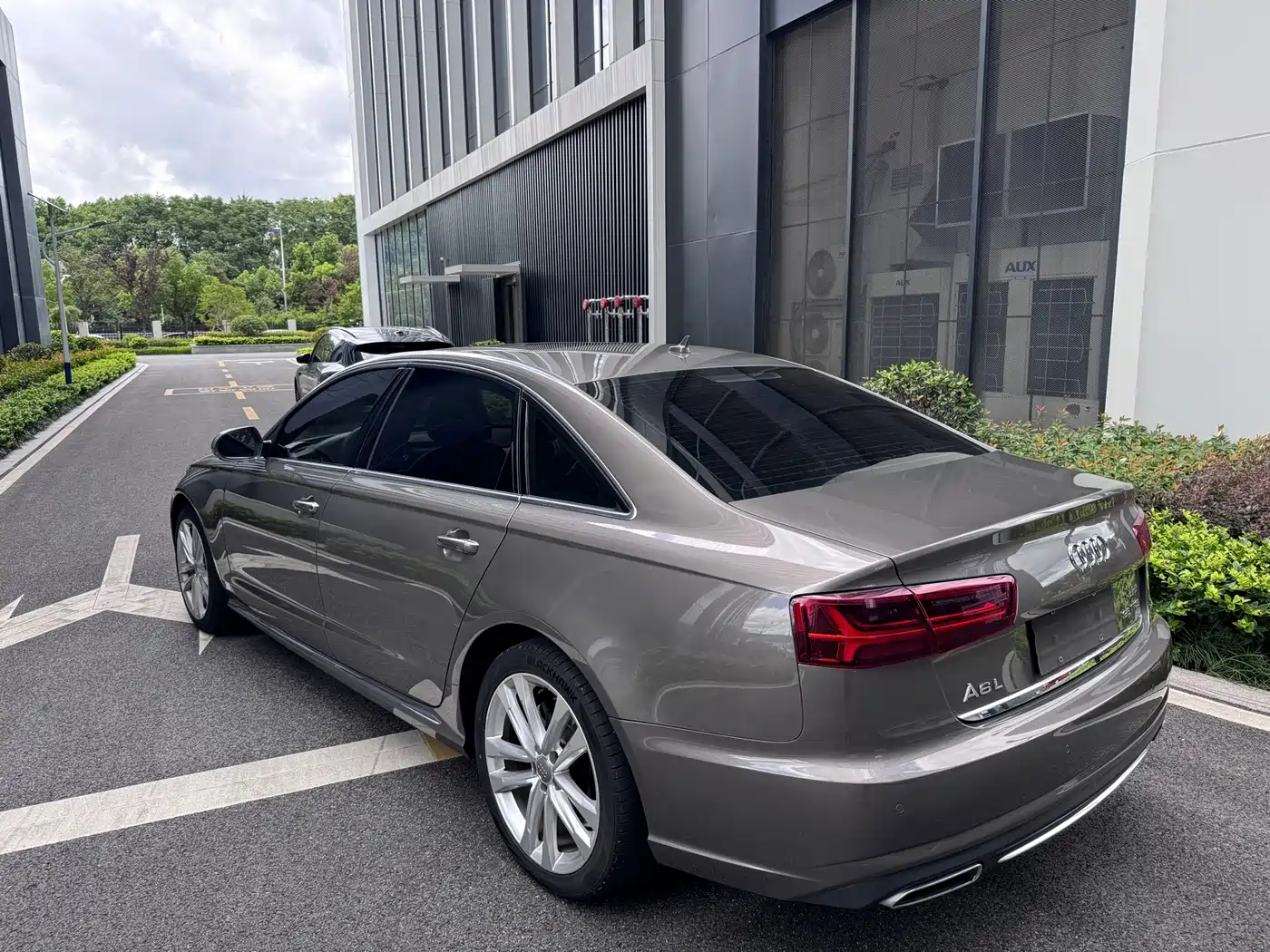 Фото 6 - Audi A6L