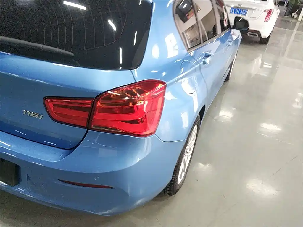 BMW 1 Series (Import) 2018 118i Leading фото 24
