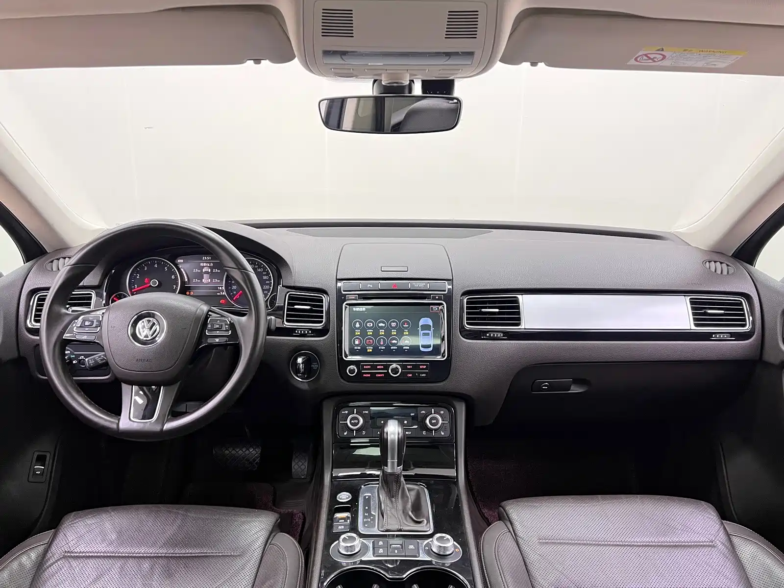 Фото 13 - Volkswagen Touareg