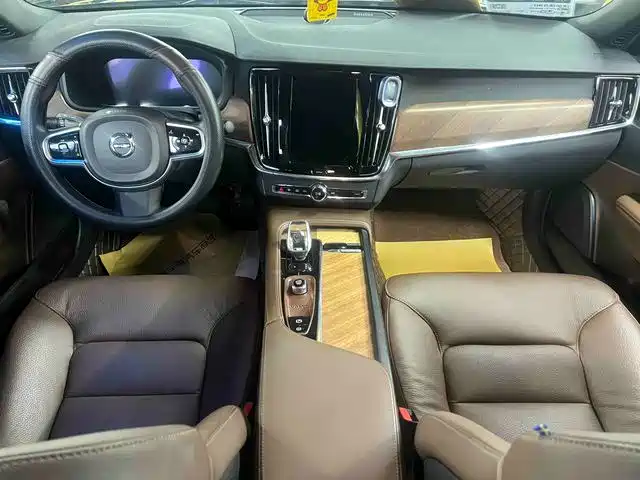 Volvo S90 2024 2024 B5 Momentum Luxury Edition