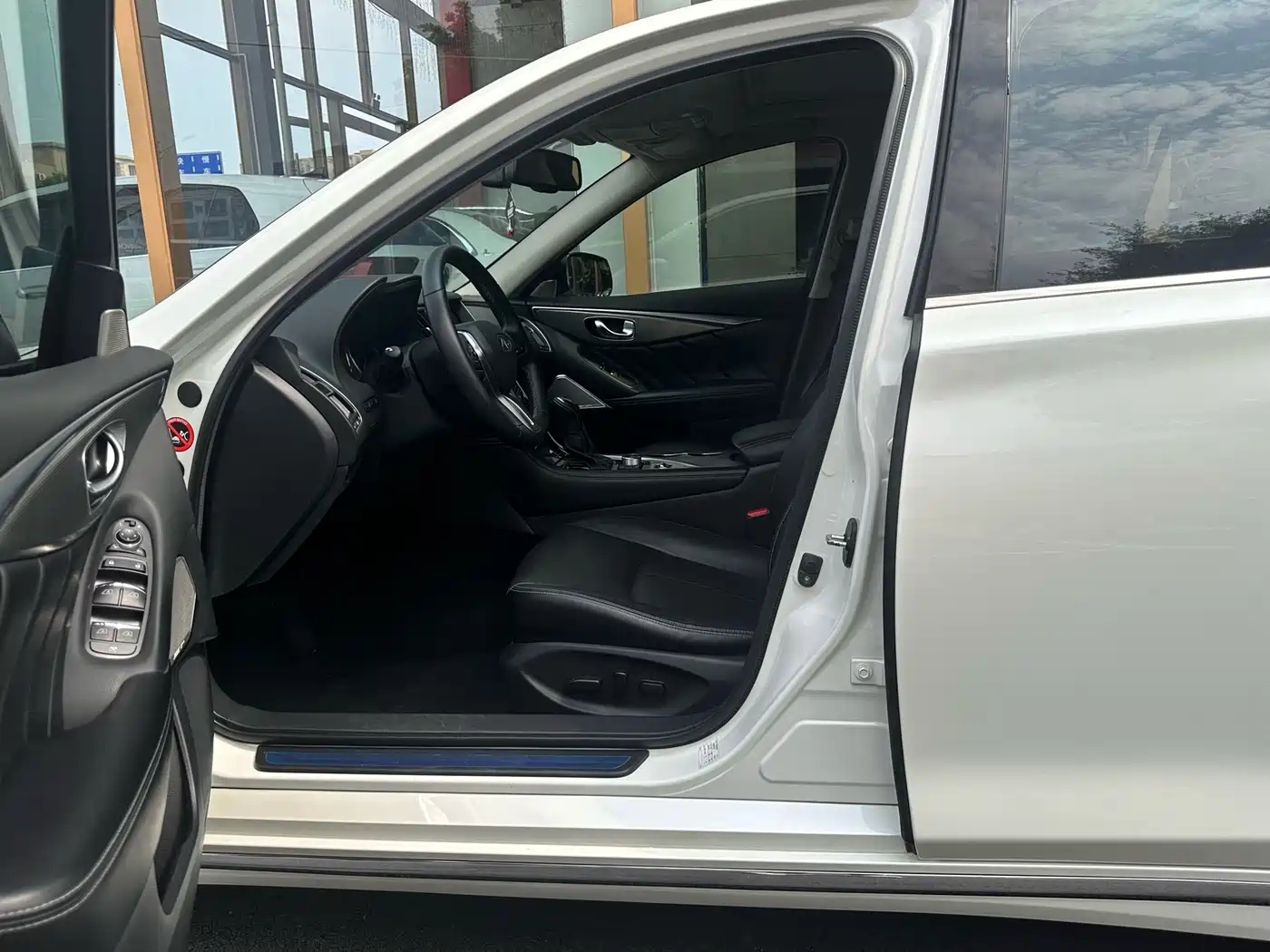 Infiniti Q50L 2019 2018 2.0T Premium Edition (China VI)