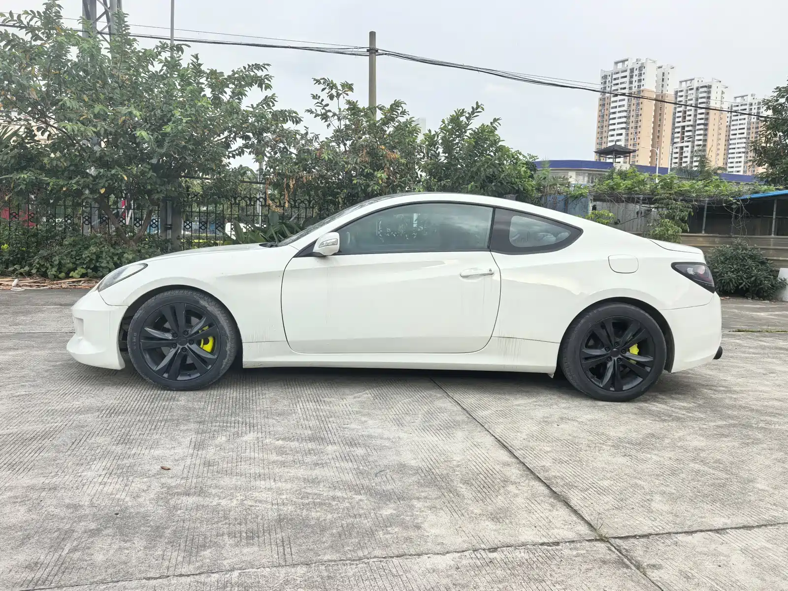 Photo 4 - Hyundai Genesis Coupe