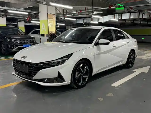 Hyundai Elantra 1.5L CVT LUX, Премиум