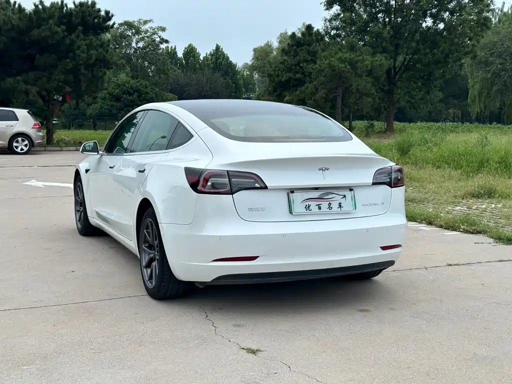 صورة 4 - Tesla Model 3