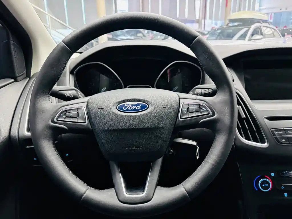 Photo 15 - Ford Focus
