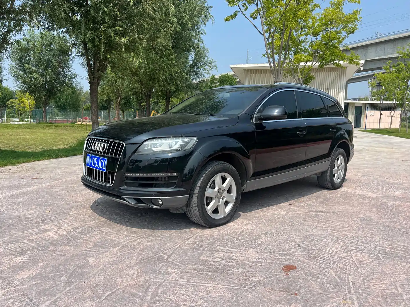 Photo 2 - Audi Q7