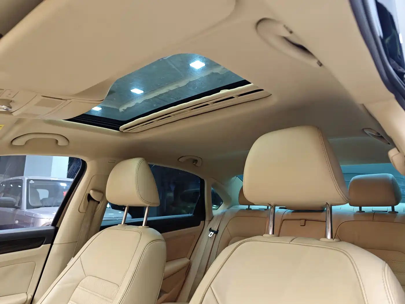 Volkswagen Passat 2015 1.8TSI DSG Prestige Edition фото 12