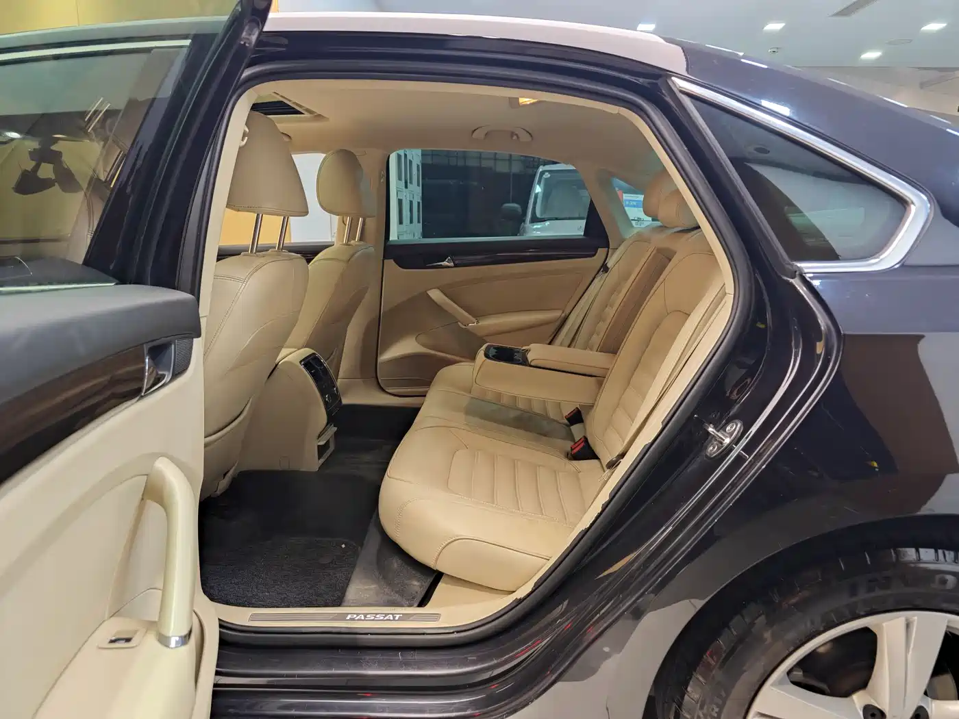 Volkswagen Passat 2015 1.8TSI DSG Prestige Edition фото 22