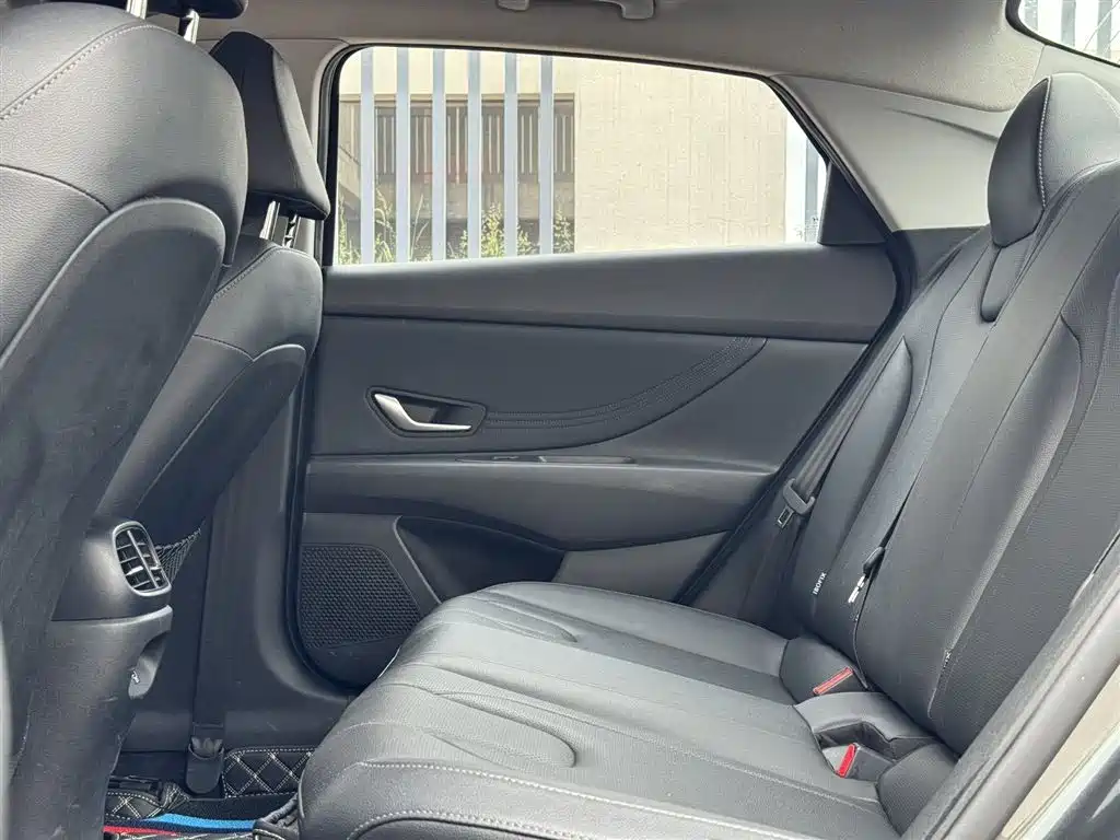 Hyundai Elantra 2023 1.5L CVT GLX Elite Edition фото 7