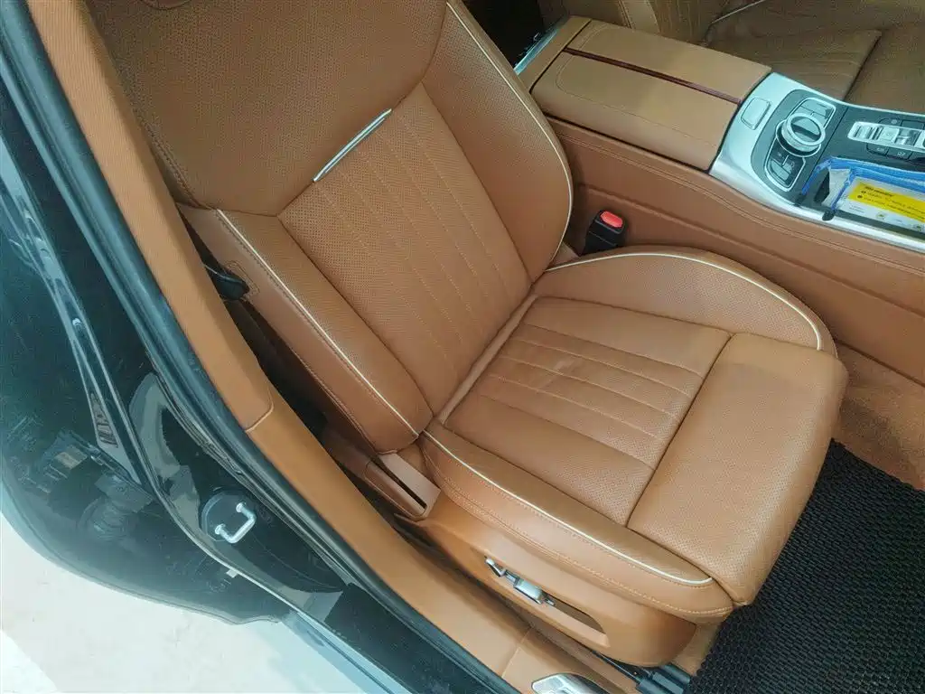 Hongqi H9 2022 2.0T Smart Connect Flag Enjoy Edition фото 21