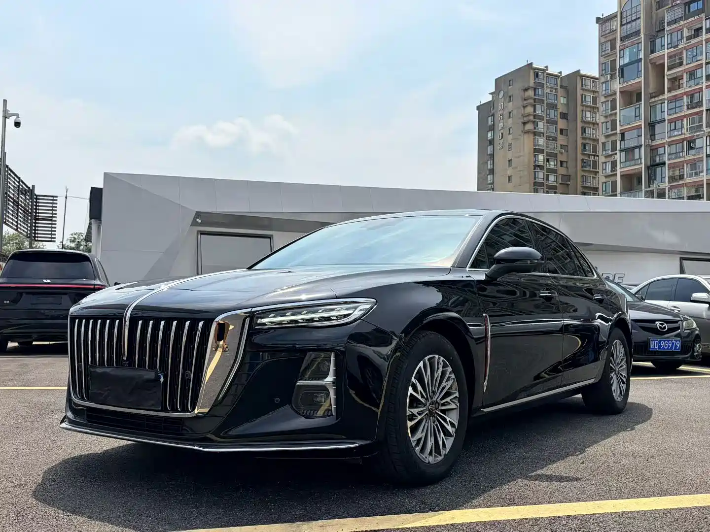 Фото 1 - Hongqi H5