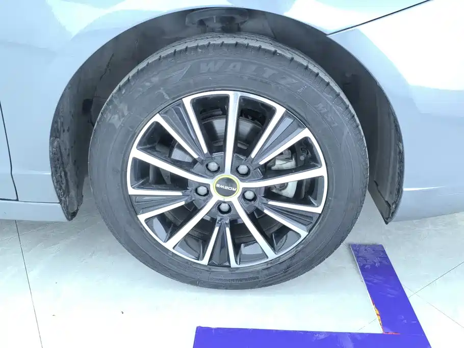 Фото 6 - Roewe i5