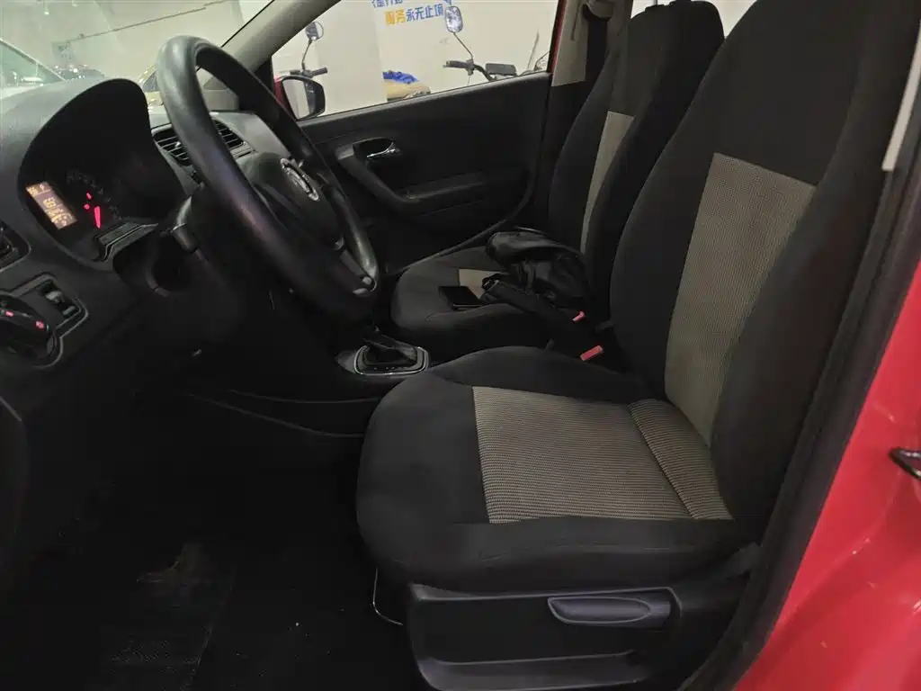 Volkswagen Polo 2016 1.4L Automatic Trend фото 15