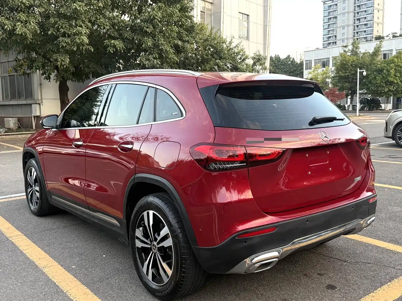MERCEDES-BENZ GLA