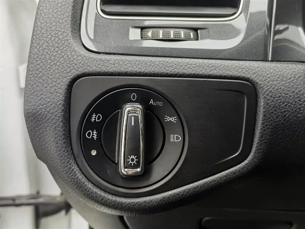 Volkswagen Golf 2018 1.6L Automatic Comfort фото 21